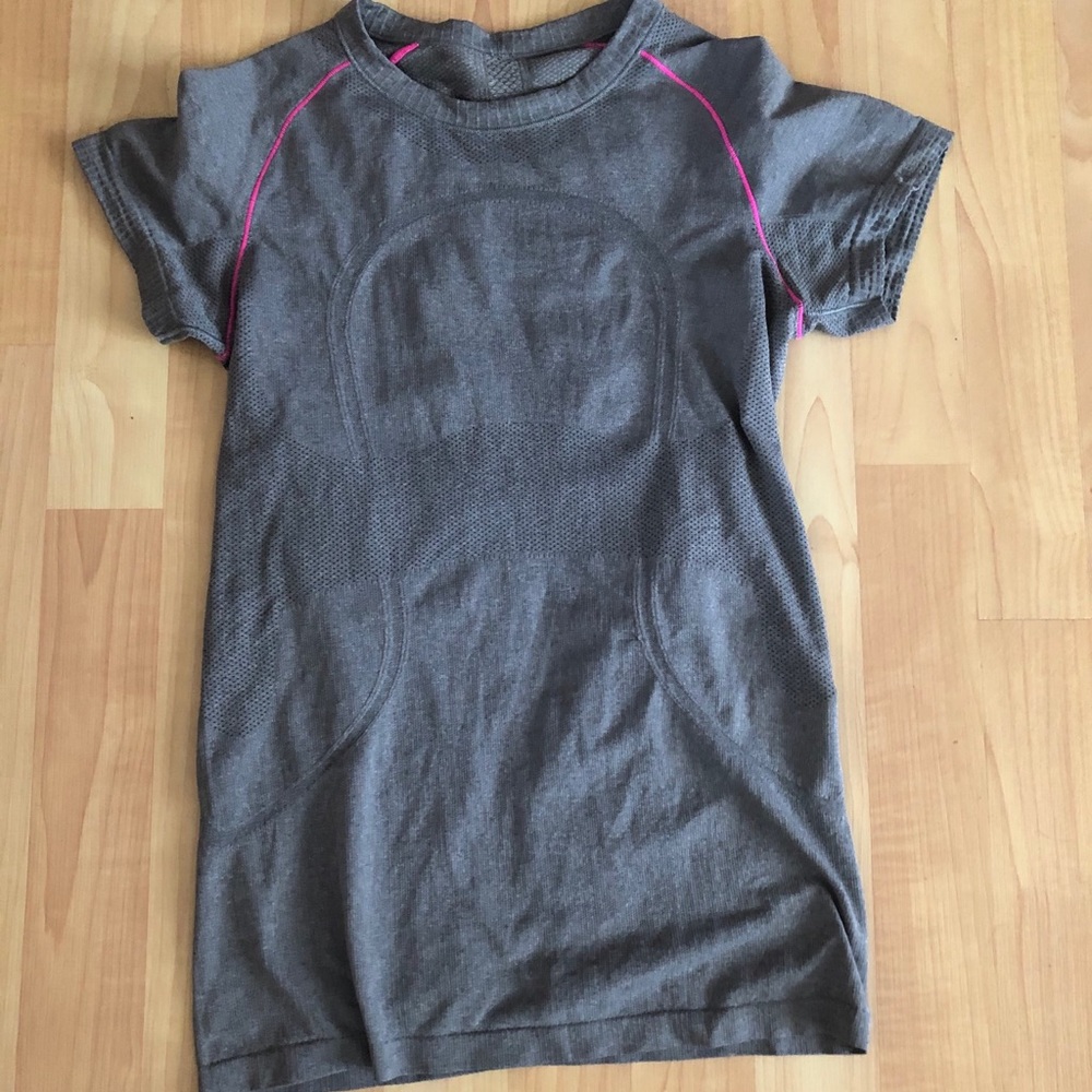 Swiftly tech tee